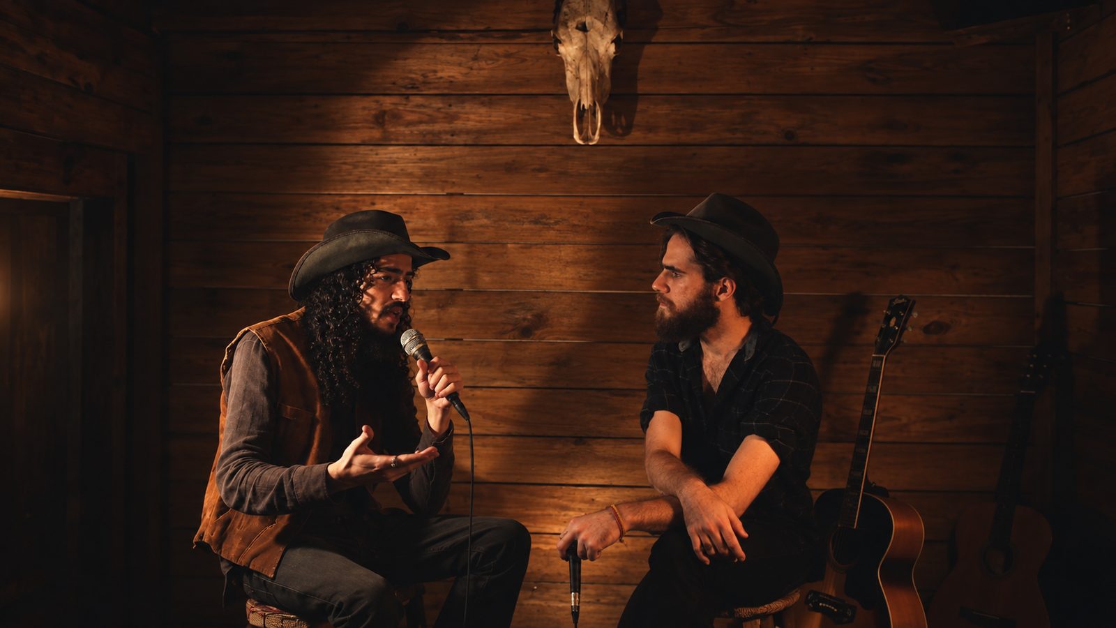 Faria's Session episódio 2 — The Smokey Crow: conversa na sala de madeira